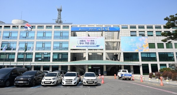 시흥시, 외국인 민원 편의 높인다 인공지능(AI) 다국어 민원 안내 키오스크 서비스 개시
